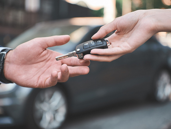 Плюсы и минусы продажи автомобиля через салон